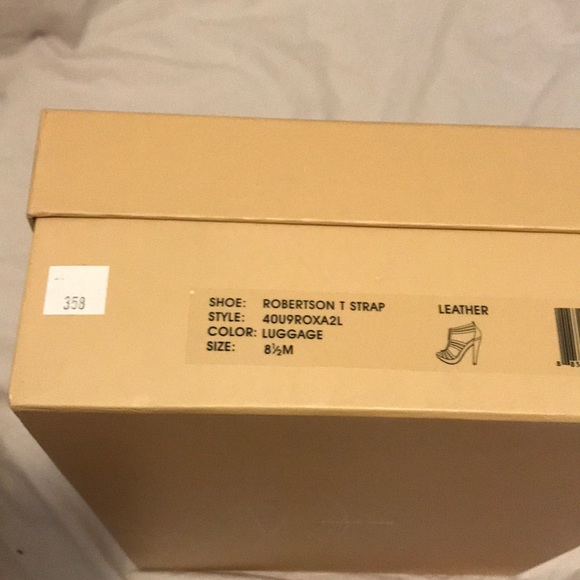 Michael Kors platform front zip heels - Picture 5 of 6